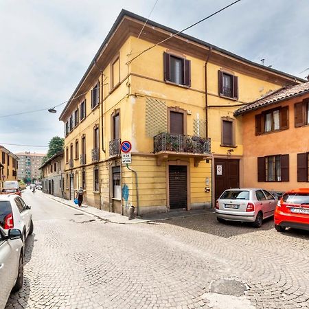 Affori Cosy Apartment Milan Bagian luar foto